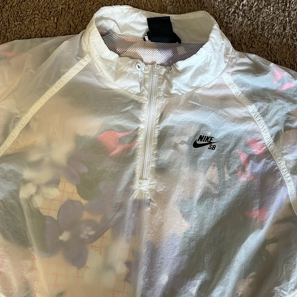 Men’s small Nike pullover - Picture 2 of 4